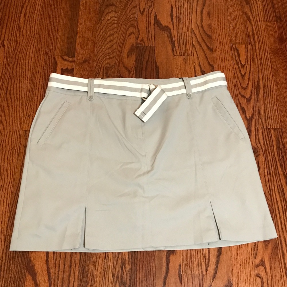 Izod Womens Golf Skirt. Size 16 pretty light Gray